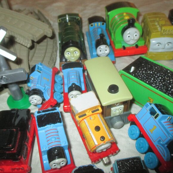 Thomas Tank Engine Huge Lot Metal Die Cast & Plastic Trains Plus Plastic Track - Picture 5 of 9